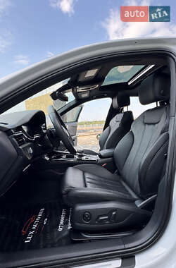 Седан Audi A4 2022 в 