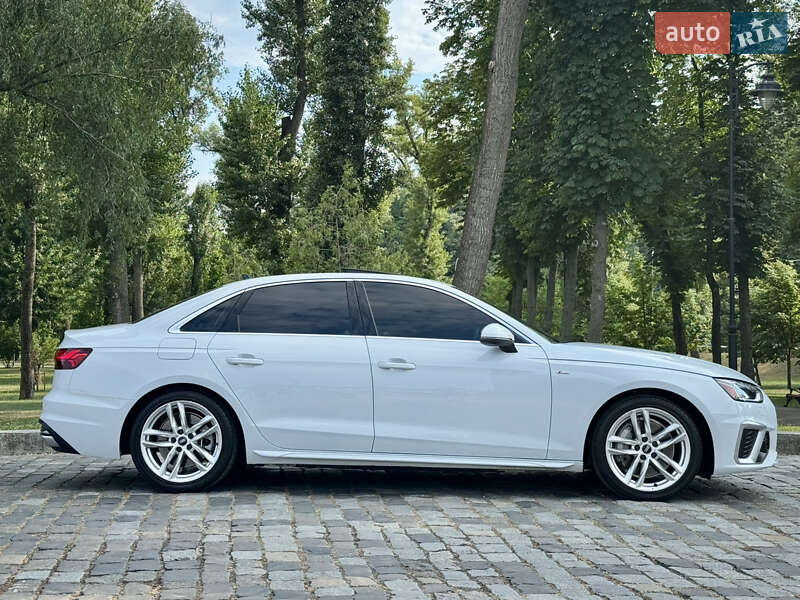 Седан Audi A4 2022 в Киеве