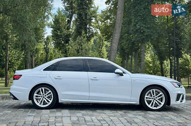 Седан Audi A4 2022 в 