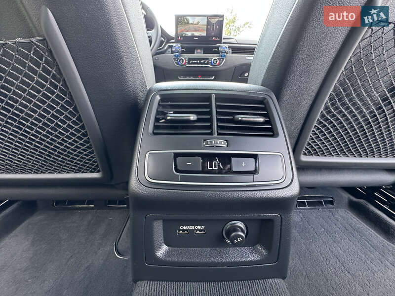 Седан Audi A4 2022 в Киеве