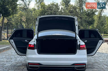 Седан Audi A4 2022 в 