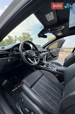 Седан Audi A4 2022 в 