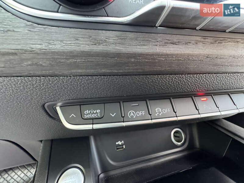 Седан Audi A4 2022 в Киеве