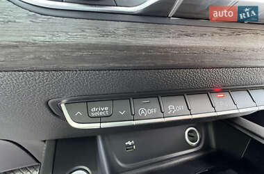 Седан Audi A4 2022 в 