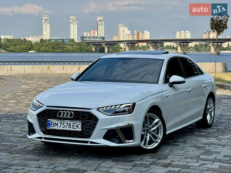 Седан Audi A4 2022 в 