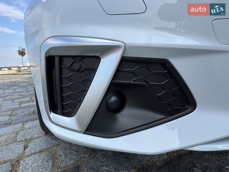 Седан Audi A4 2022 в Киеве