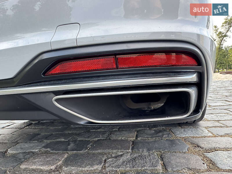 Седан Audi A4 2022 в Киеве