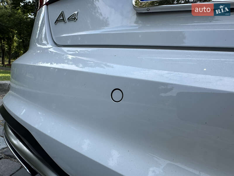 Седан Audi A4 2022 в Киеве