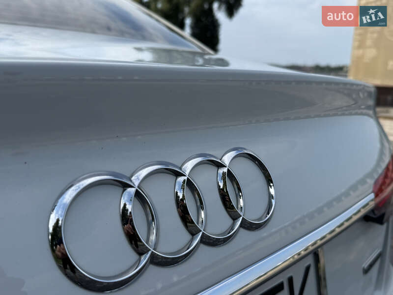 Седан Audi A4 2022 в Киеве