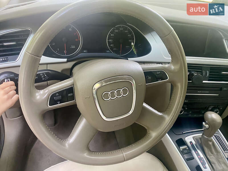 Седан Audi A4 2010 в Києві