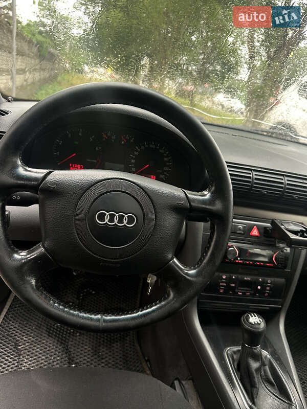Седан Audi A4 2000 в Івано-Франківську