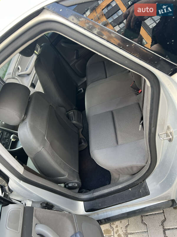 Седан Audi A4 2000 в Ровно