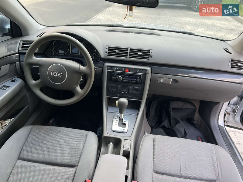 Седан Audi A4 2000 в Ровно