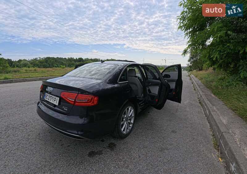 Седан Audi A4 2013 в Львові