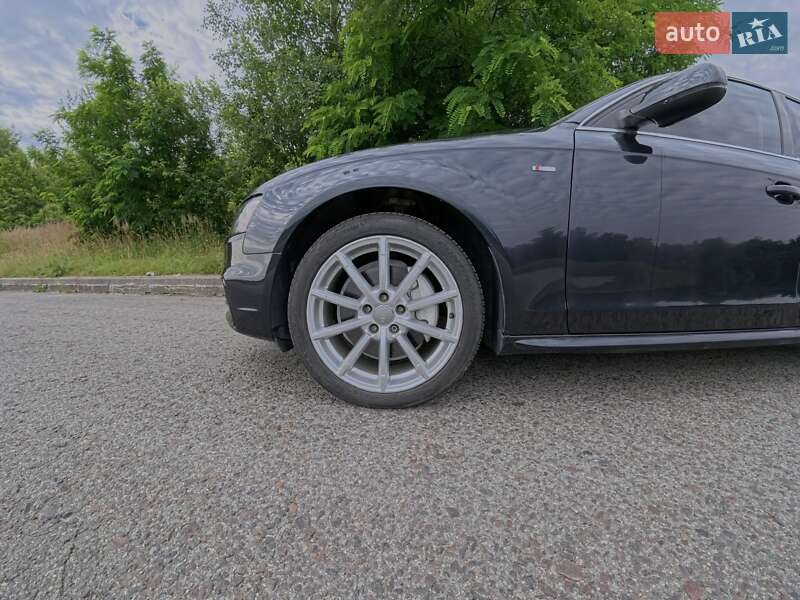 Седан Audi A4 2013 в Львові