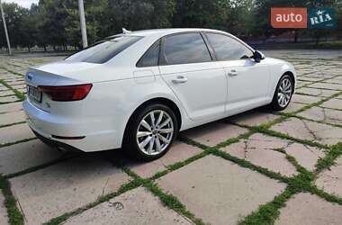 Седан Audi A4 2017 в 