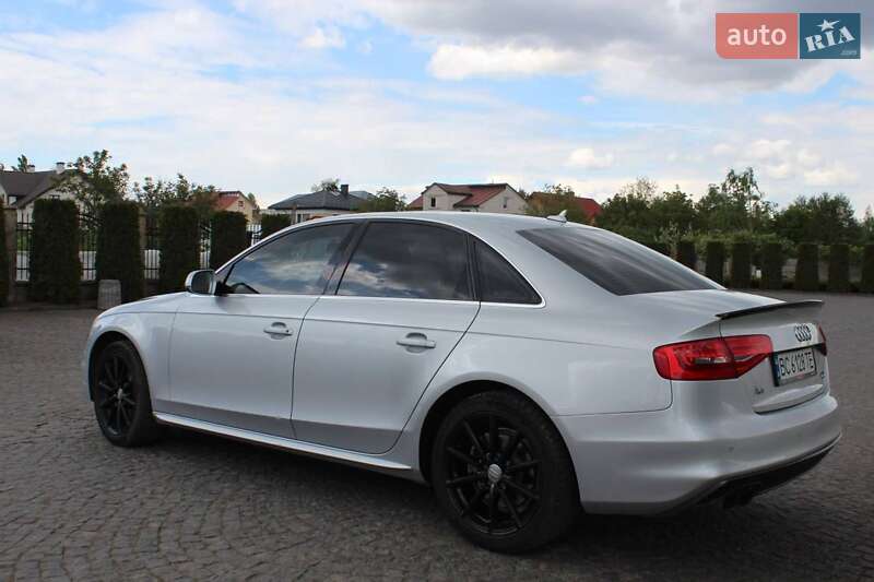 Седан Audi A4 2014 в Жовкве