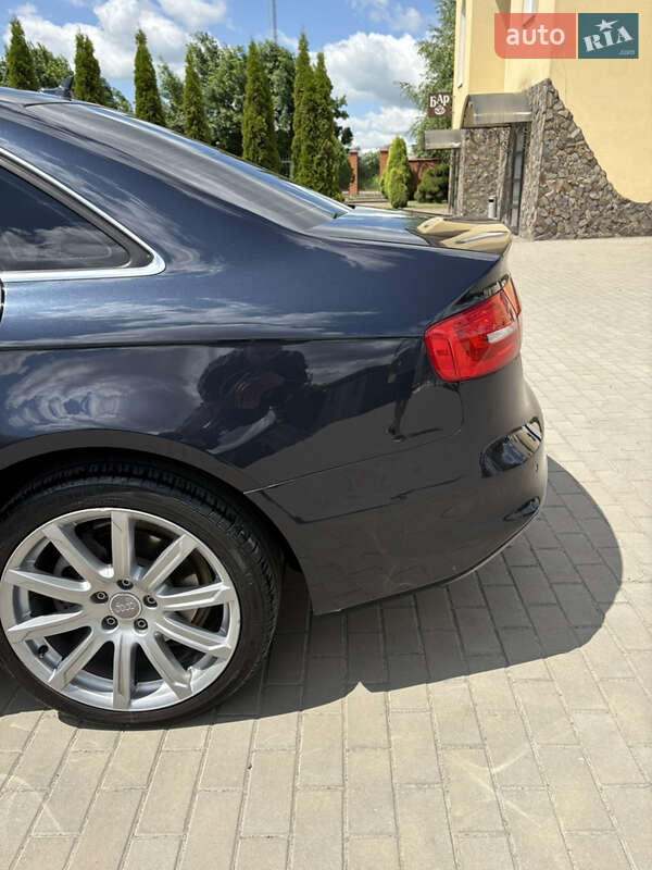 Седан Audi A4 2013 в Луцьку