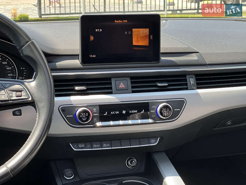 Седан Audi A4 2017 в Ужгороді