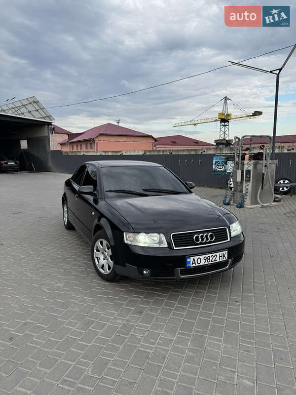Седан Audi A4 2001 в 