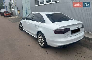 Седан Audi A4 2015 в 