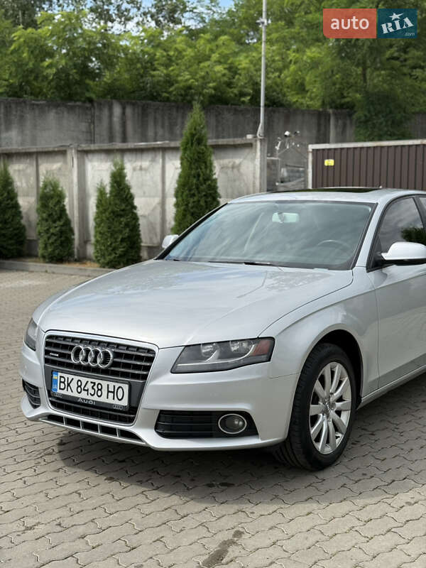 Седан Audi A4 2010 в Рівному