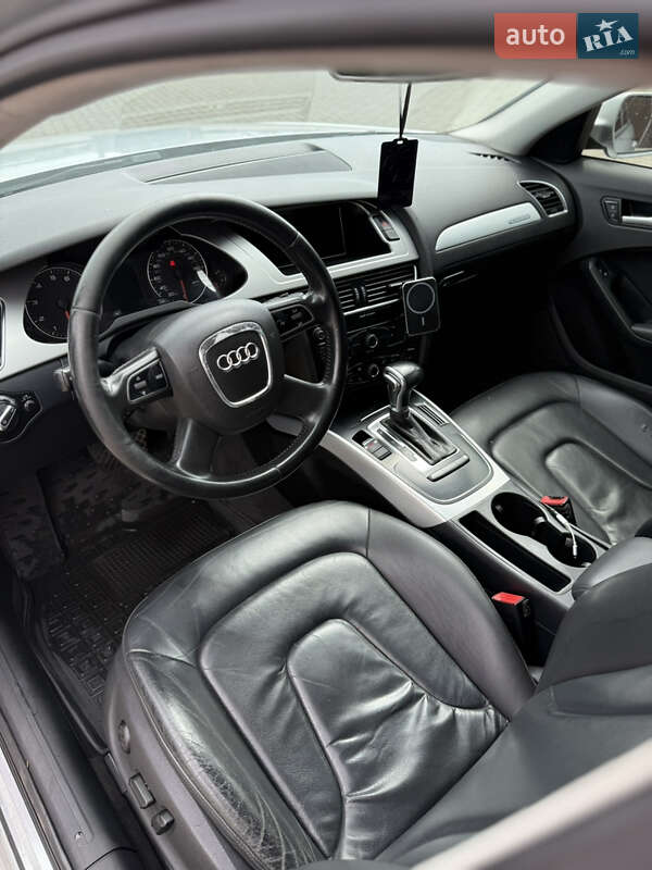 Седан Audi A4 2010 в Рівному