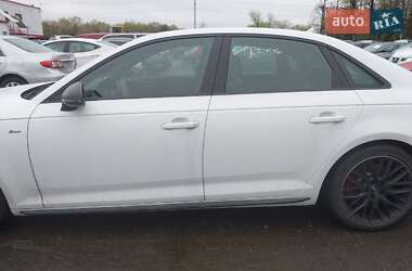 Седан Audi A4 2018 в 