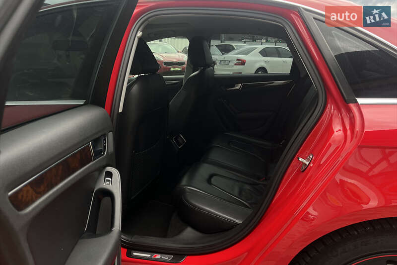 Седан Audi A4 2013 в Мукачевому