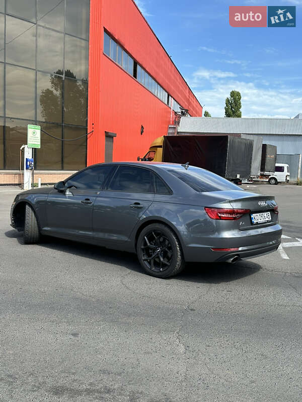 Седан Audi A4 2016 в Одесі