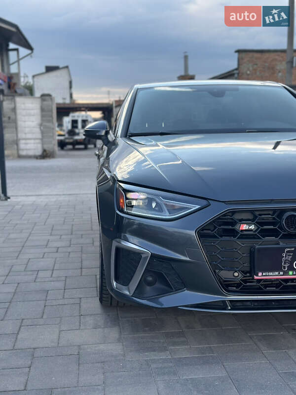 Седан Audi A4 2020 в Ровно