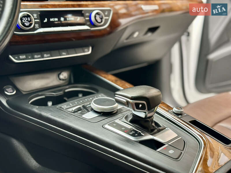 Седан Audi A4 2017 в Киеве