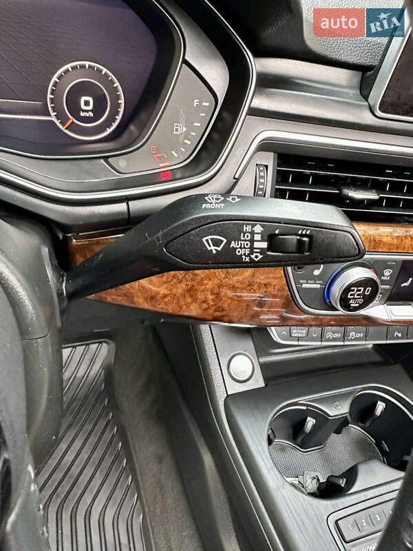 Седан Audi A4 2017 в Киеве