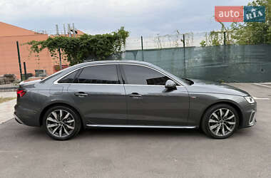 Седан Audi A4 2022 в 