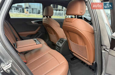 Седан Audi A4 2022 в 