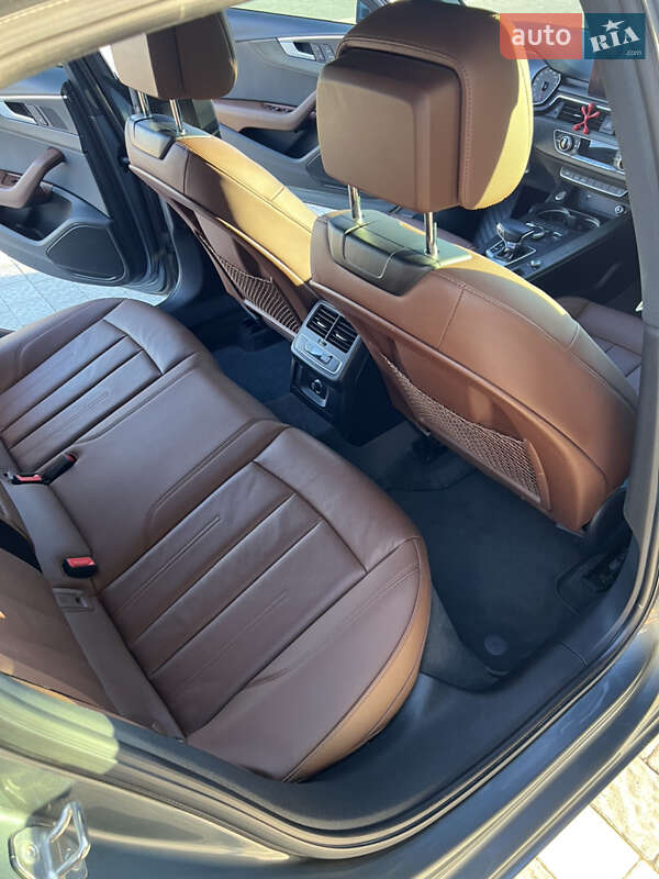 Седан Audi A4 2018 в Львові
