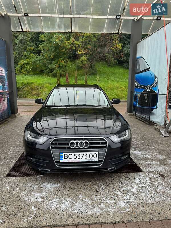 Универсал Audi A4 2012 в 