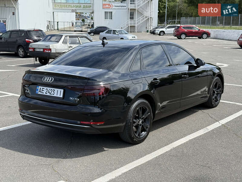 Седан Audi A4 2018 в Дніпрі