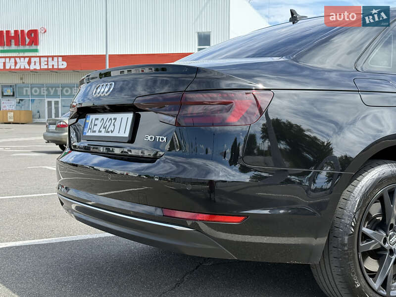 Седан Audi A4 2018 в Дніпрі
