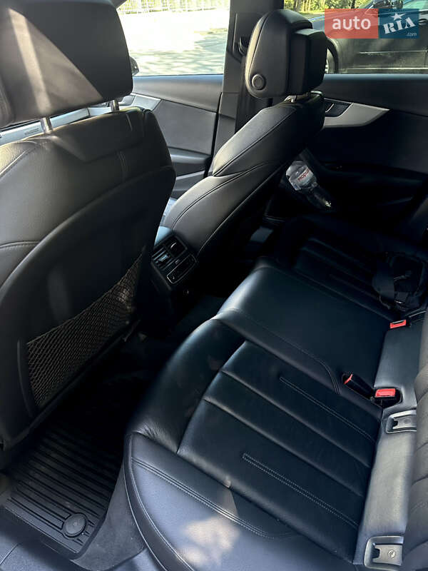 Седан Audi A4 2016 в Львові