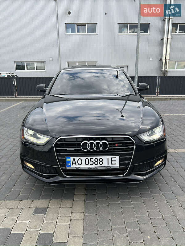 Седан Audi A4 2013 в Мукачево