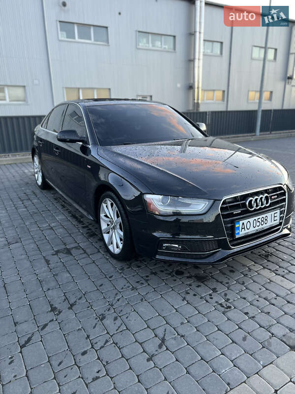 Седан Audi A4 2013 в Мукачево