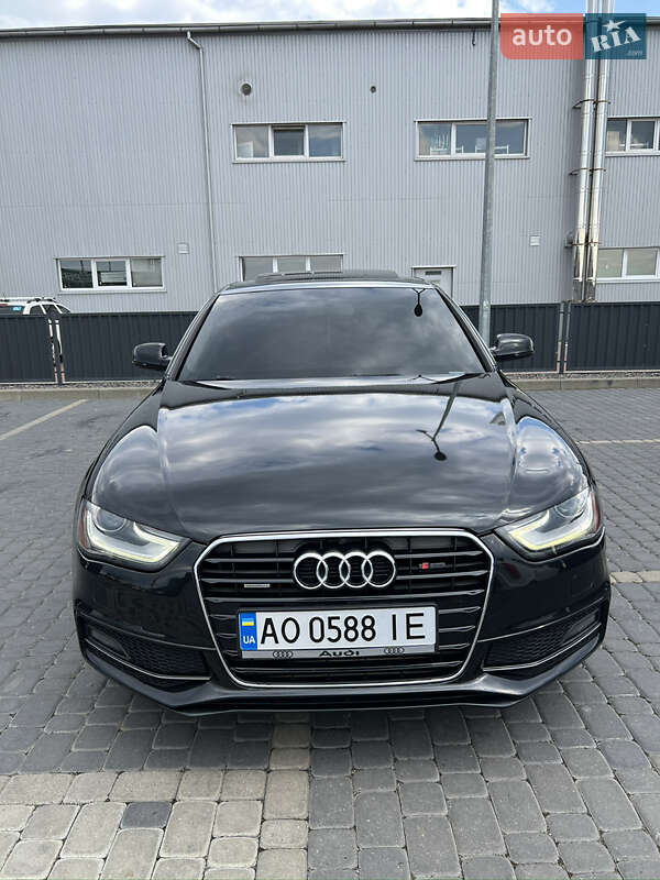 Седан Audi A4 2013 в Мукачево