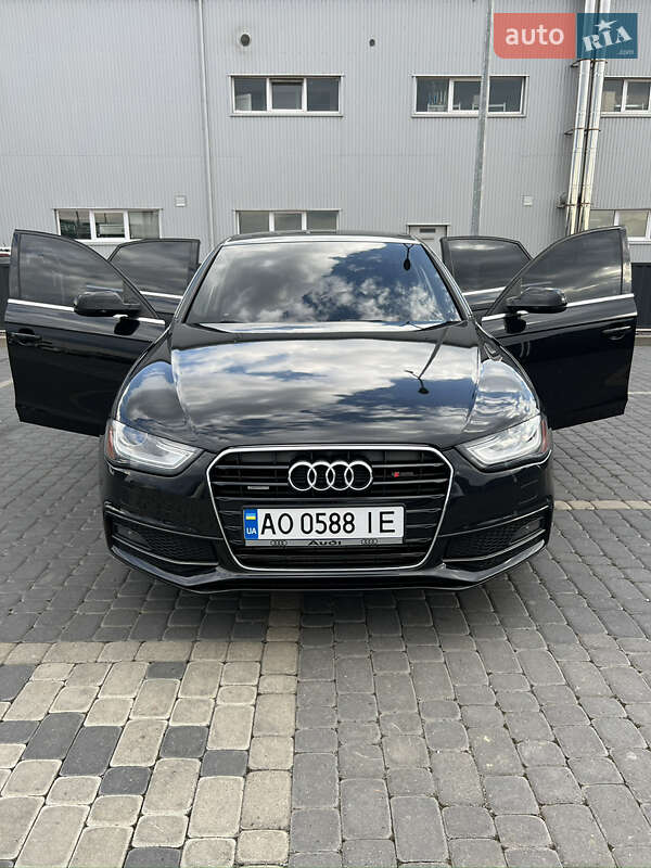Седан Audi A4 2013 в Мукачево