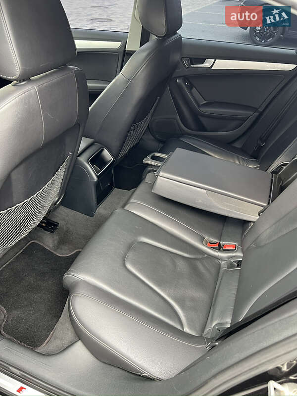 Седан Audi A4 2013 в Мукачево