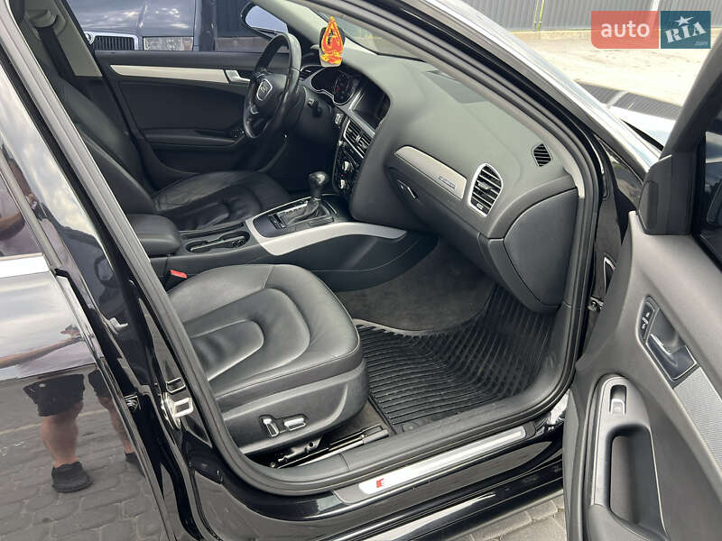 Седан Audi A4 2013 в Мукачево