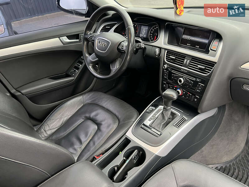 Седан Audi A4 2013 в Мукачево