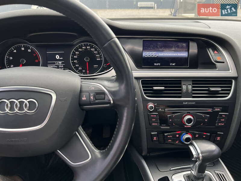 Седан Audi A4 2013 в Мукачево