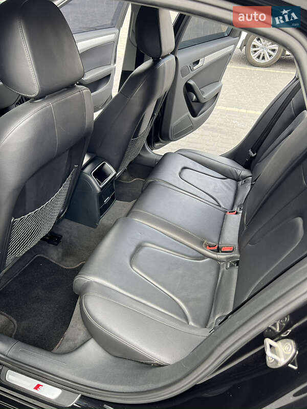 Седан Audi A4 2013 в Мукачево