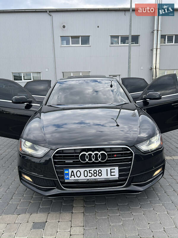 Седан Audi A4 2013 в Мукачево